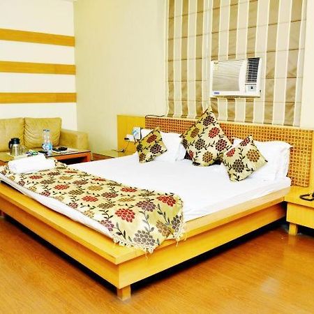Hotel Mandakini Plaza Kanpur Buitenkant foto