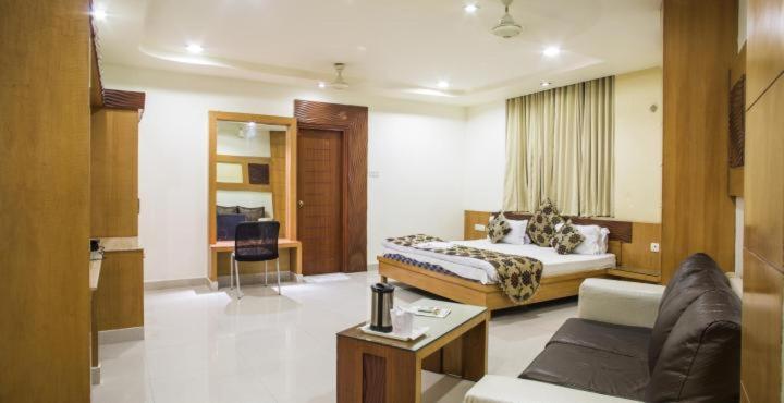 Hotel Mandakini Plaza Kanpur Buitenkant foto