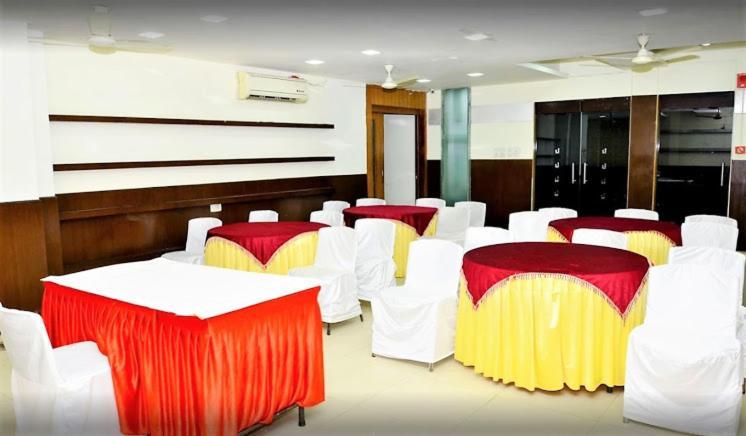 Hotel Mandakini Plaza Kanpur Buitenkant foto