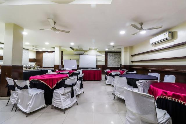Hotel Mandakini Plaza Kanpur Buitenkant foto