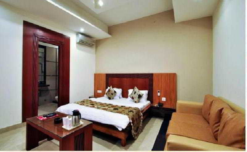 Hotel Mandakini Plaza Kanpur Buitenkant foto