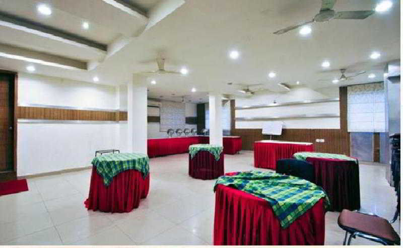 Hotel Mandakini Plaza Kanpur Buitenkant foto